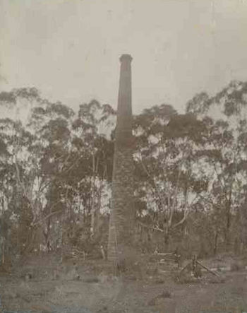 Cox's Creek sawmill chimney - 21kB jpg