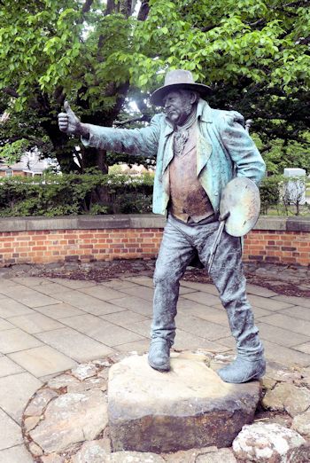 John Glover Evandale statue November 2015 - 61kB jpg