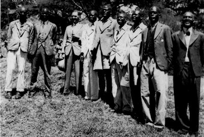 Harry Crompton with Chiefs' Council - 34kB jpg