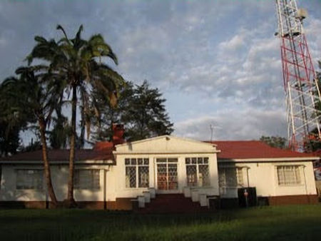 Colonial bungalow - 32kB jpg