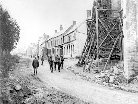 Mailly-Maillet 20 April 1918 IWM Q61329 - 40kB jpg