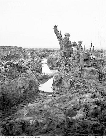 Westhoek Ridge communication trench - 42kB jpg