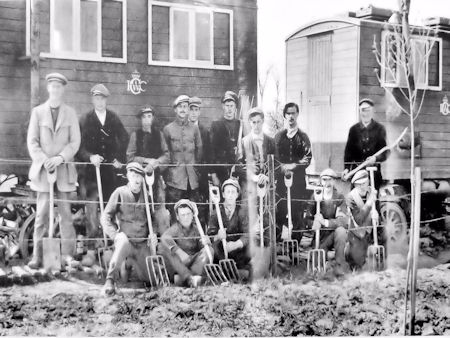 Graves Registration - IWGC team - 45kB jpg