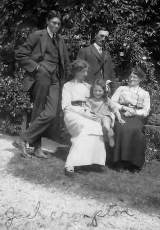 Walter, John Henry, Annie Elizabeth, Ruthie, Margaret Elizabeth Hall Green 26 April 1914 - 34kB jpg