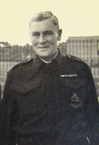 Walter Crompton in the Civil Defence - 54kB jpg