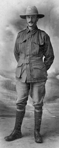 Link to larger photo.
Use Back to return to this page.
Portrait photo of John Henry Crompton in
the uniform of the 3rd Division, AIF - 40Kb jpg