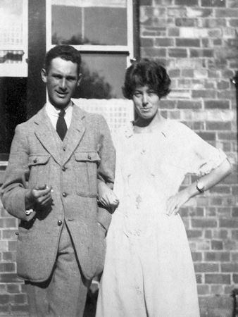 Frances Richardson and Harry Crompton 1924 - 27kB jpg