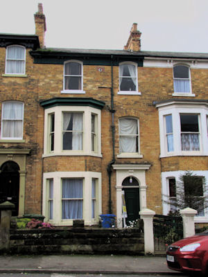 7 Princes Royal Terrace Scarborough 2010 - 33kB jpg