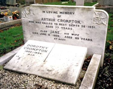 Family grave in Hornsea - 35kB jpg