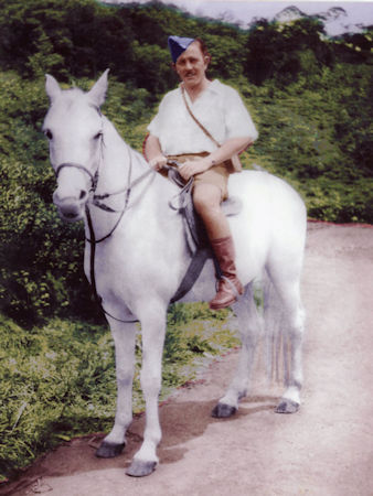 Geoff riding Minnet Feb 1943 - 39kB jpg