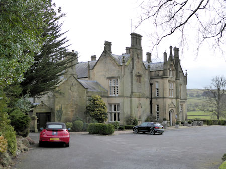 Falcon Hotel from the front - 42kB jpg