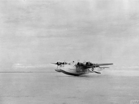 230Squadron Sunderland landing in Burma - 17kB jpg