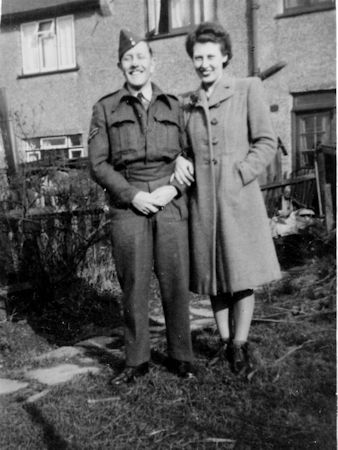 Geoff and Joan Crompton at 23 Egerton Road Wembley February 1946 - 32kB jpg