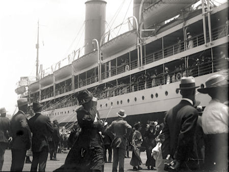 RMS Orvieto departing London 1919 - 35kB jpg