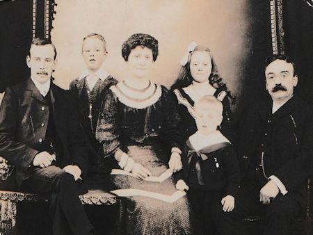 Annie George Lund Frank Jackson c1907 front - 34kB jpg