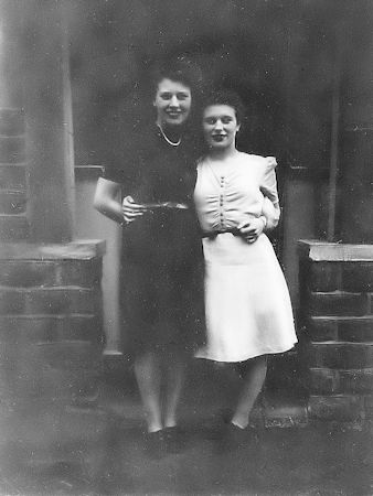 Joan and Beryl Pitts during wartime - 23kB jpg