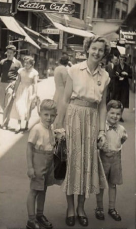 Doreen, Peter Scrivener & Richard Lund Dec1954 - 25kB jpg