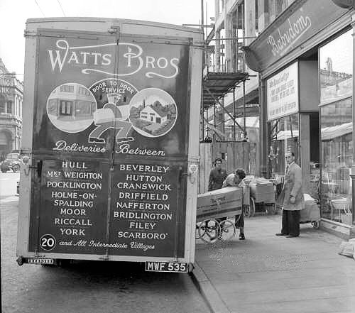 Rear livery of a Watts Bros removal van - 50kB jpg