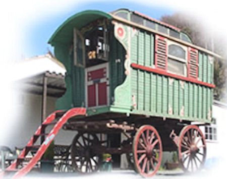 A showman's caravan, circa 1910 - 35kB jpg