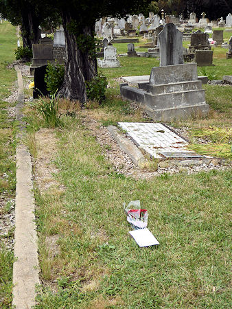 Caleb Crompton's grave - 72kB jpg