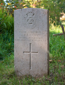 James Thomas Glasson's headstone - 31kB jpg