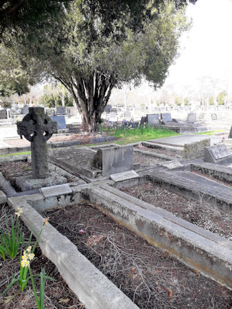 Emily Hyde Crompton's grave -55kB jpg