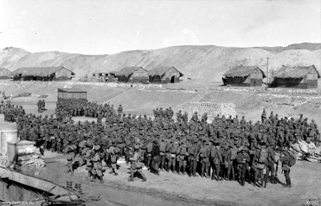 Australian troops prepare to croass the Canal - 94kB jpg