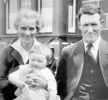 Mable Blackman and family c.1923 - 38kB jpg