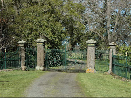 Arranmore House gates - 57kB jpg