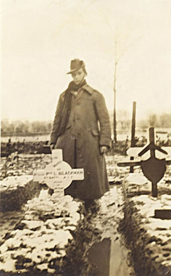 Tom Blackman at Berks Extension Cemetery circa feb17 - 36kB jpg
