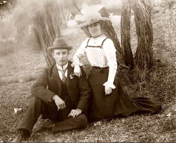 William Henry Blackman and Daisy Margaret Murphy c1900 - 93kB jpg