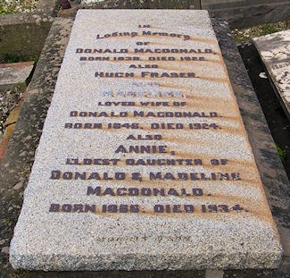  Maralina and Donald's grave - kB jpg