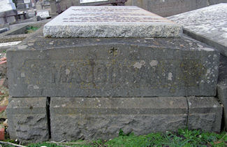 Maralina and Donald's grave - kB jpg