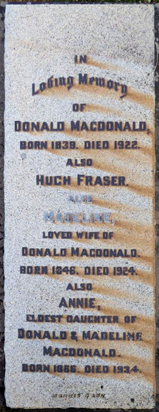  Maralina and Donald's grave Nov 2015 - 86kB jpg