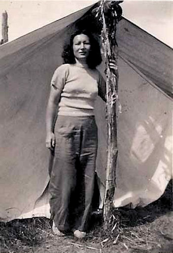 Ellen Forsyth in WW2 - 38kB jpg