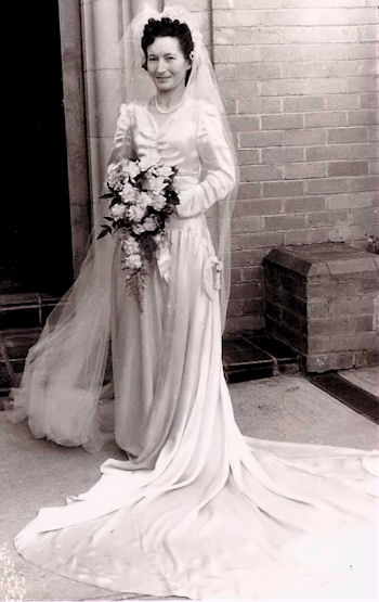 Ellen Milner Forsyth's wedding day 19nov1949 - kB jpg