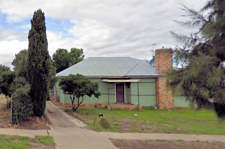 Hutchings Griffith Street - 33kB jpg