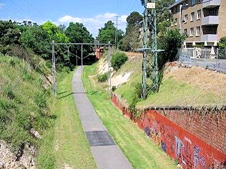 Keage's accident - railway cutting - 59kB jpg