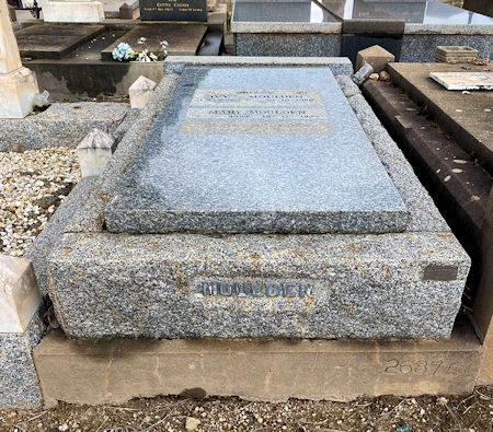 Moulden children's grave - 73kB jpg