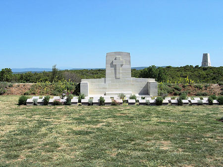 Johnston's Jolly CWGC Cemetery - 46kB jpg