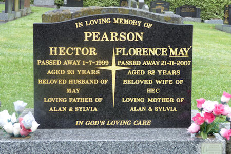 Hector Pearson's grave memorial at Ferntree Gully Cemetery - 53kB jpg