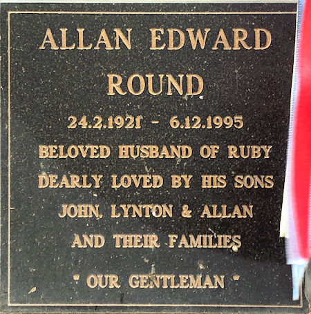 Allan Round's headstone - 81kB jpg