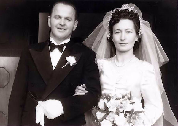 Ellen milner Forsyth and William Harold Smith's wedding day 19 November 1949 - 38kB jpg