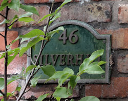 House sign Silver Hill, 46 Stockport Road - 19kb jpg