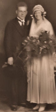Harper Crompton and Florence Boote wedding day 28 February 1931 - 11kB jpg