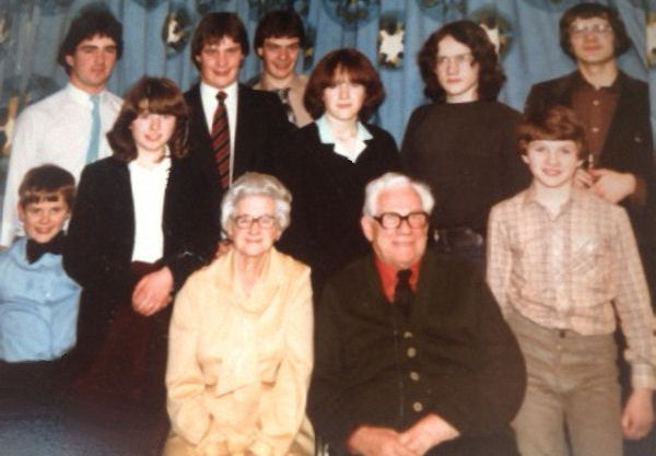 Harper Crompton's golden wedding 1981 - 45kB jpg