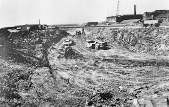 Hoviley Brow intersection under construction - 19kB jpg