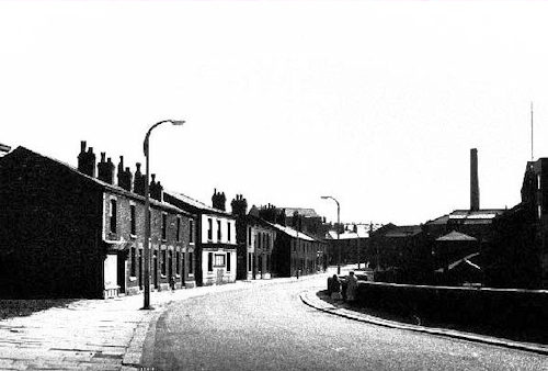 Old Hoviley near the dye works - 89Kb jpg