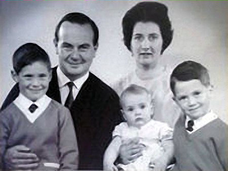 Wendy and Roy Pickles and their children, April 1965 - kB jpg